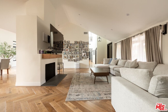 Building Photo - 1095 Chula Vista Pl