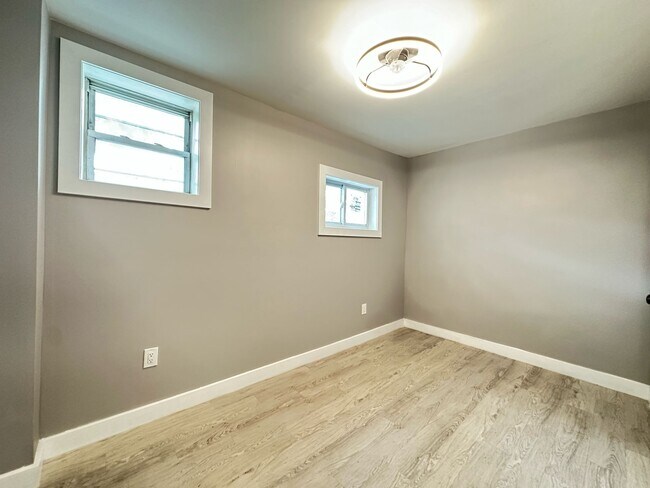 Building Photo - 2806 Cantrell St