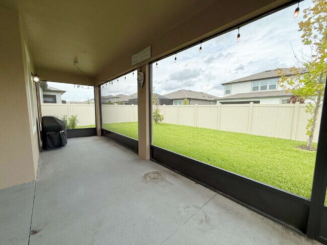 Building Photo - "Charming 3-Bed Oasis with 2 Full Baths in...