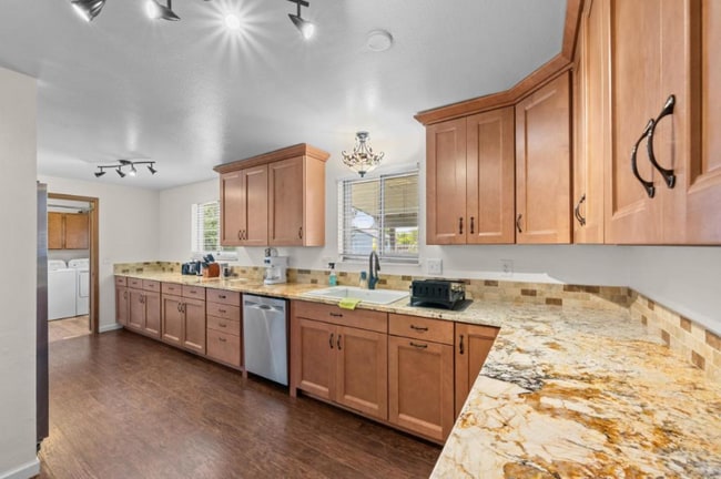 Building Photo - 2219 27th Ave