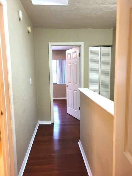 Building Photo - 6124 SW 8th Pl