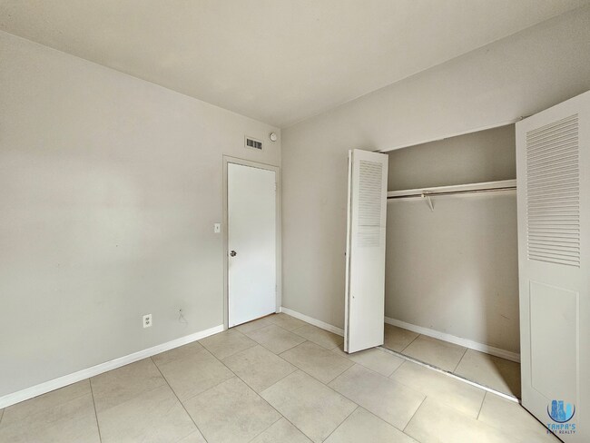 Building Photo - 7610 W Powhatan Ave