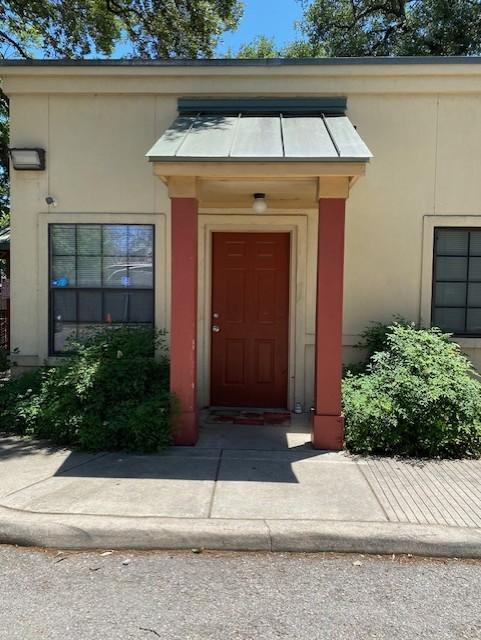 Primary Photo - 3010 N St Mary's St