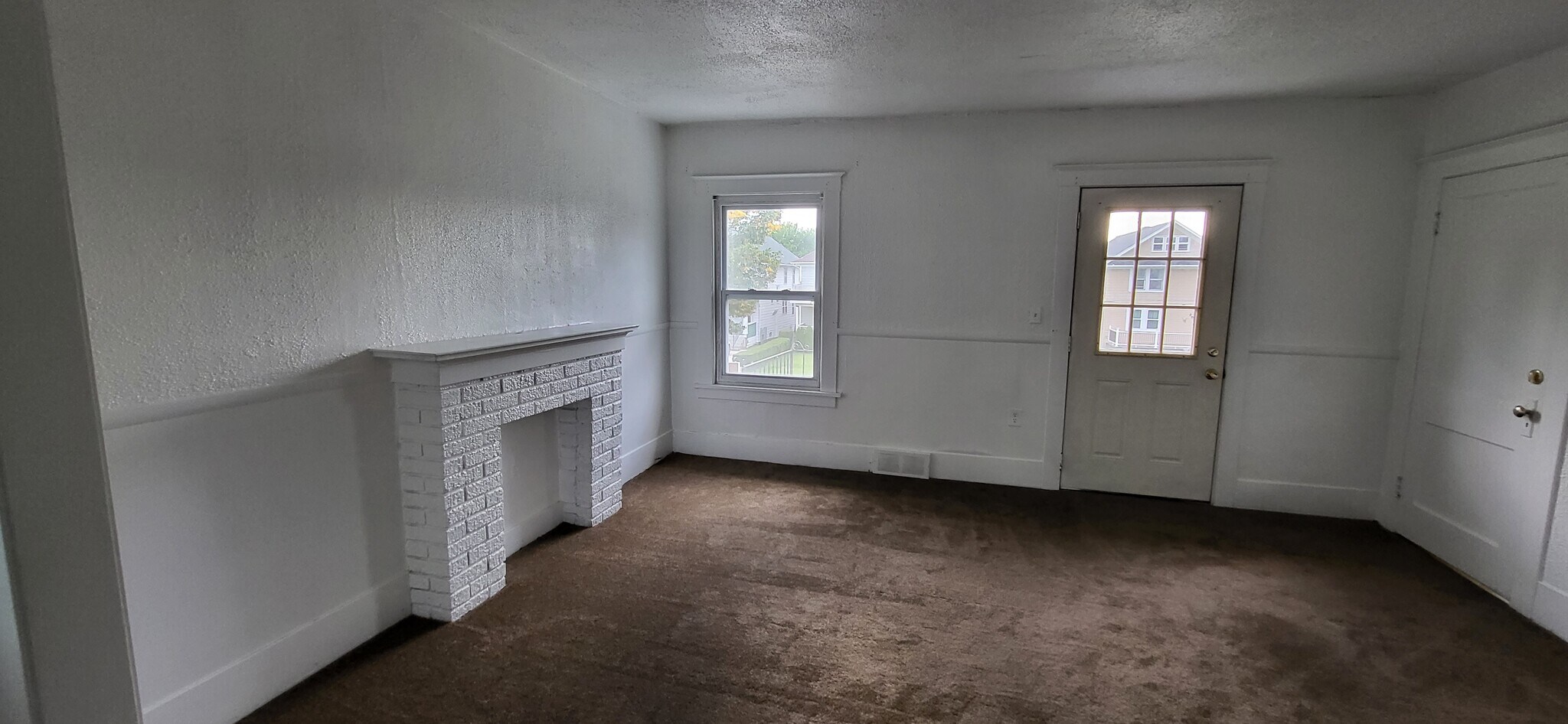 Building Photo - 281 Crestwood Ave
