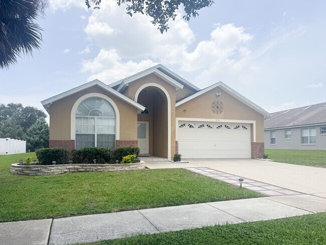 Building Photo - 5 bedroom 4 bathroom pool home in Orange Tree community