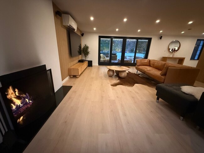 Building Photo - 204 Datura Dr