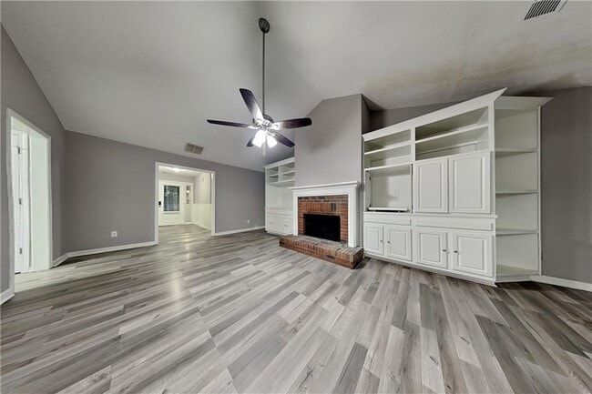 Building Photo - 2150 Lakeway Dr