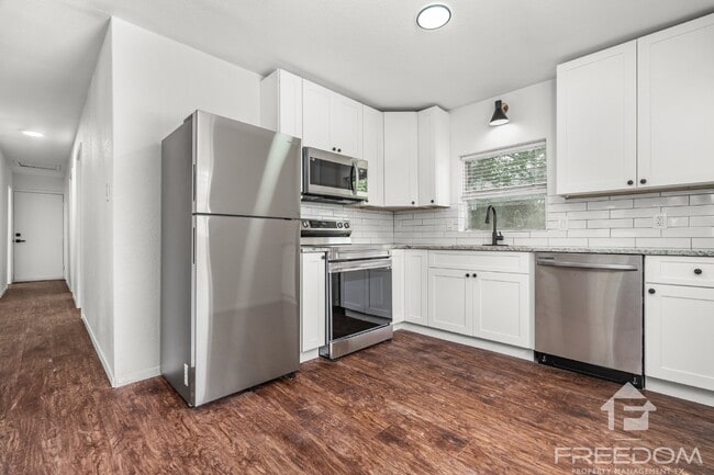 Building Photo - 1824 Katy St