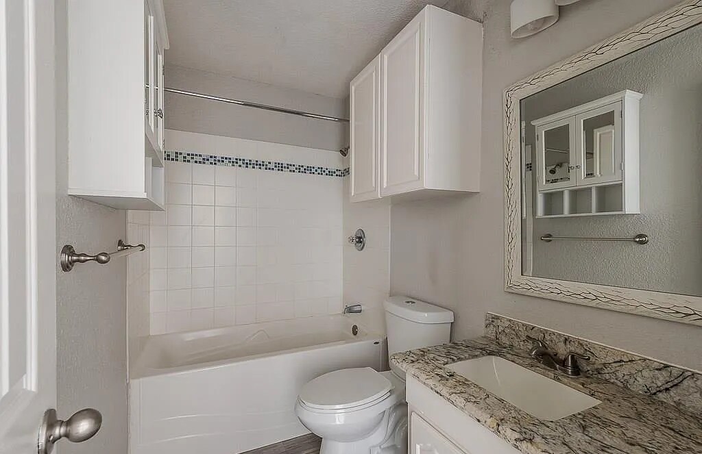 Building Photo - 804 Oran Cir