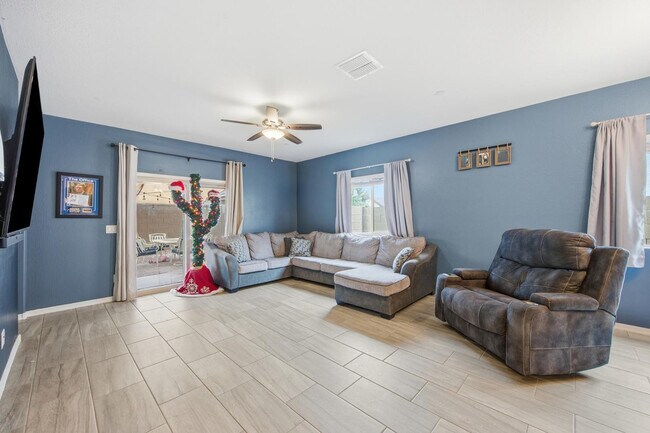 Building Photo - 21359 W Alvarado Rd