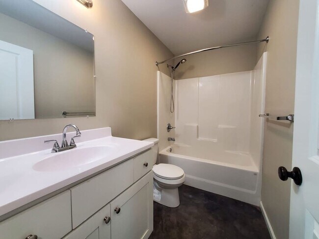 Building Photo - 180 Cane Creek Ln