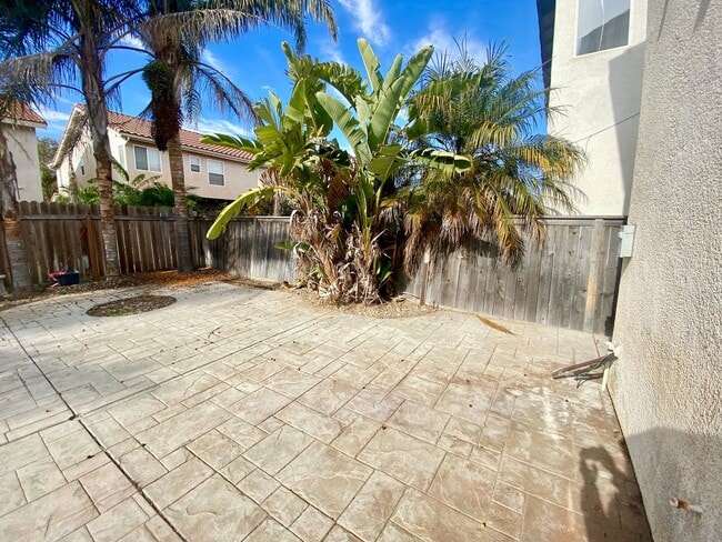 Building Photo - Extremely spacious four bedroom With Oxnard home