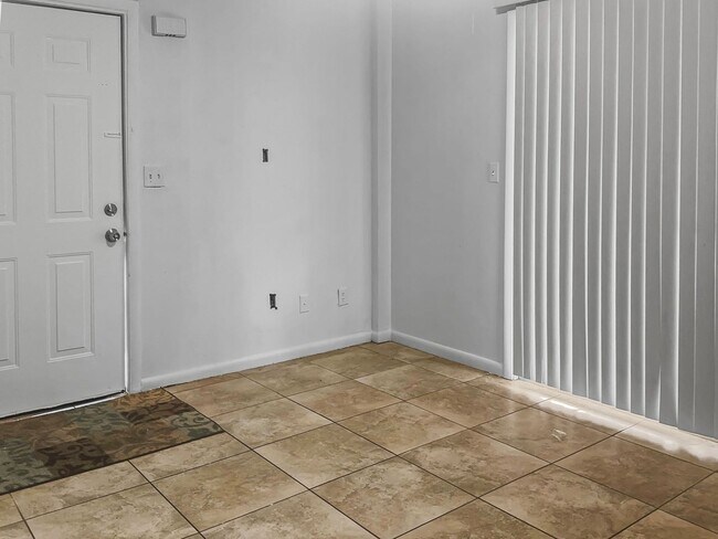 Building Photo - 115 Twin Lakes Dr