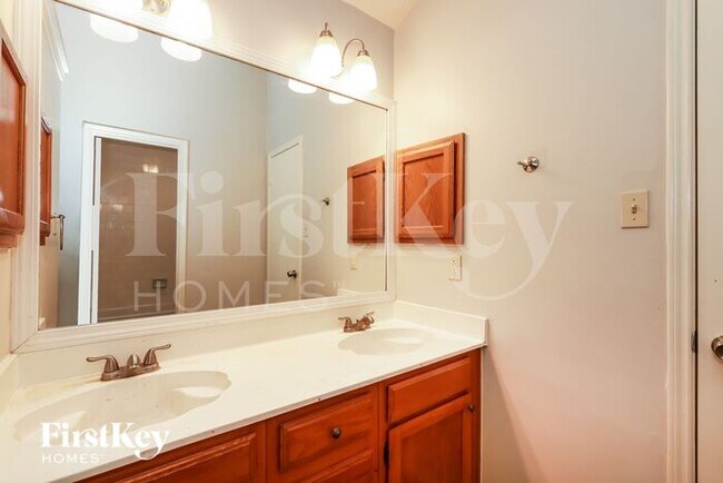 Building Photo - 3048 Walnut Springs Dr