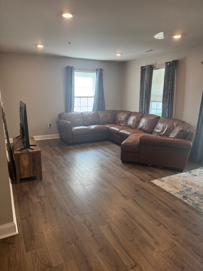 Building Photo - 23857 Myrtle Glen Way