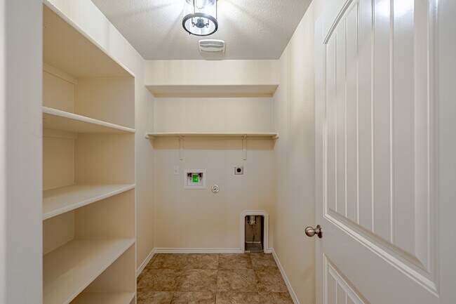 Building Photo - 121 Hematite Ln