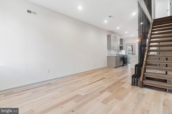 Building Photo - 3118 Ridge Ave