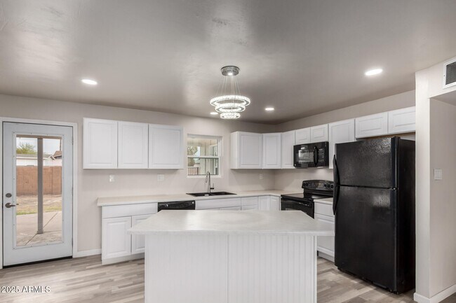 Building Photo - 3626 W Elm St