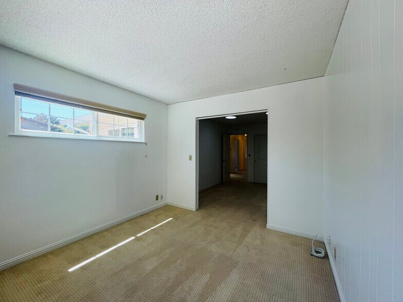 Building Photo - 1150 Stafford Dr