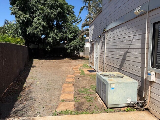 Building Photo - 42 Waikalani Pl