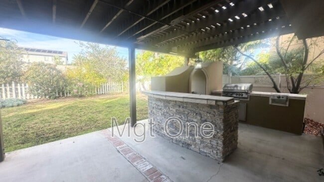 Building Photo - 3140 Crestline Dr