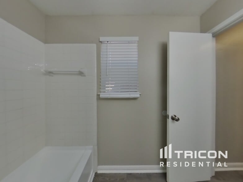 Building Photo - 8527 Rita Blanca Dr