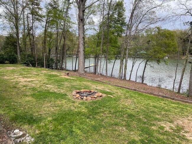 Building Photo - 414 Shorecrest Dr