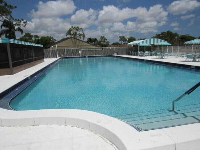 Building Photo - 703 Sunny Pine Way