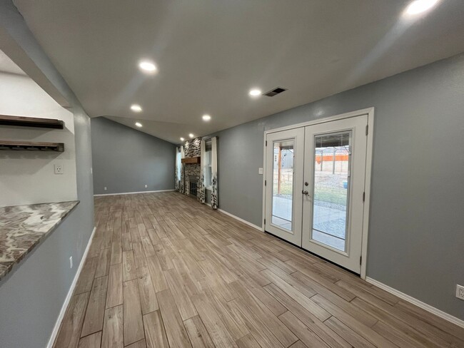 Building Photo - Updated 3 Bedroom 2 Bathroom Home In Rio R...