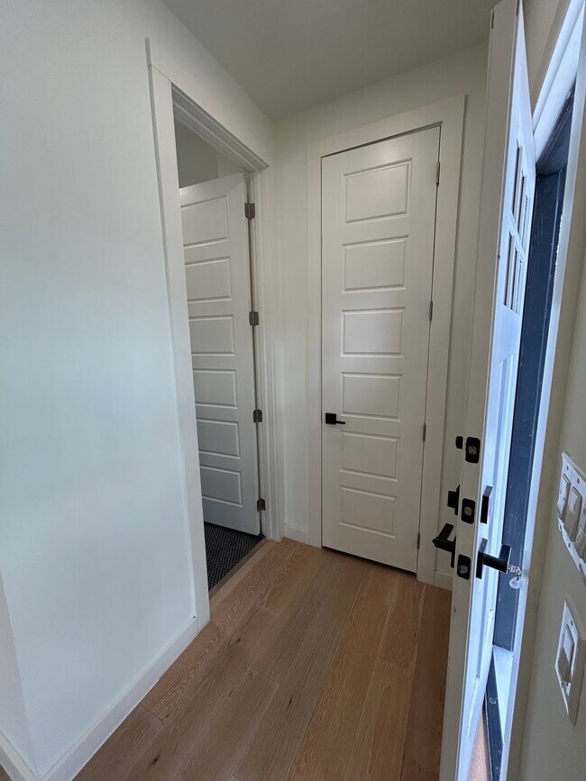 Building Photo - 1403 Cometa St