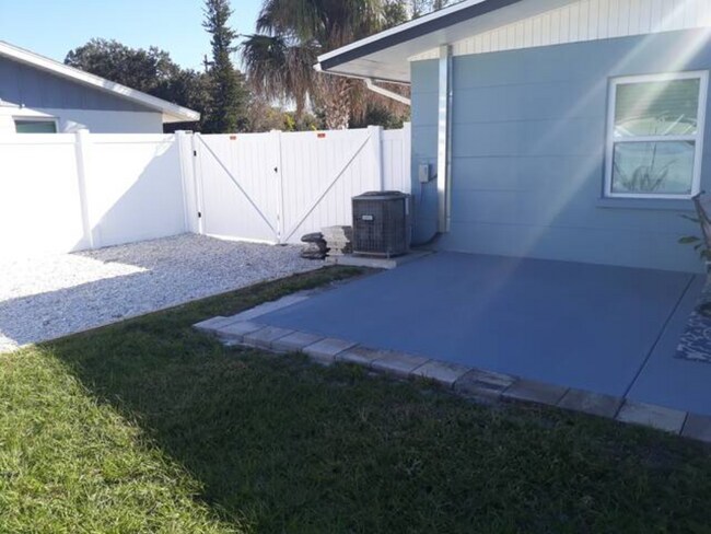 Large Gate - 5604 1st Avenue Dr NW