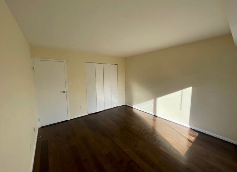 Building Photo - 6001 Arlington Blvd