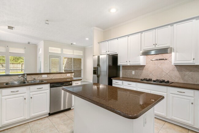 Building Photo - 24915 Pikecrest Dr