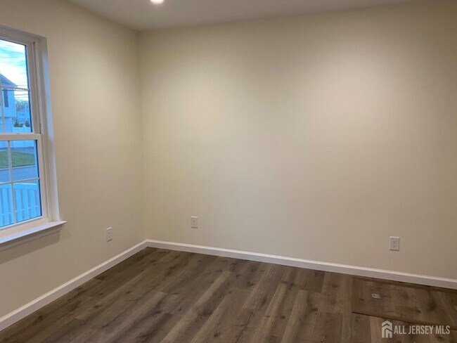 Building Photo - 14 Belmont Ave