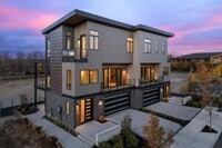 Building Photo - 4Bed 3.5 Bath - Views - Studio