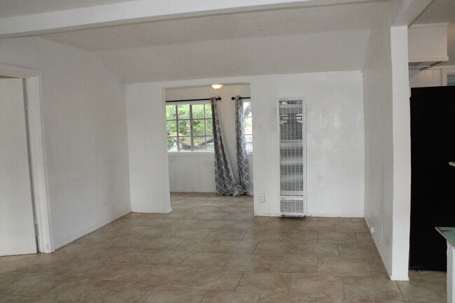 Building Photo - 1 Bedroom, 1 Bathroom House in Antioch wit...