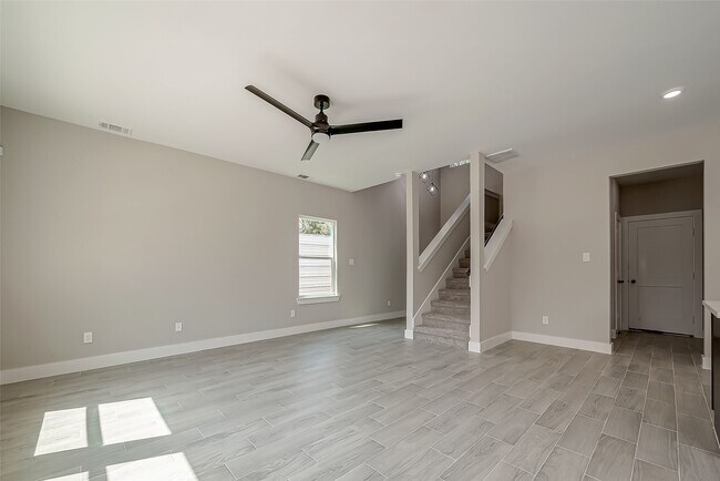 Building Photo - 8128 Chateau St