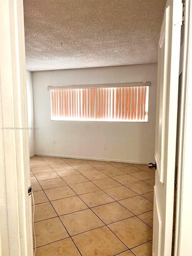 Building Photo - 401 NW 72nd Ave