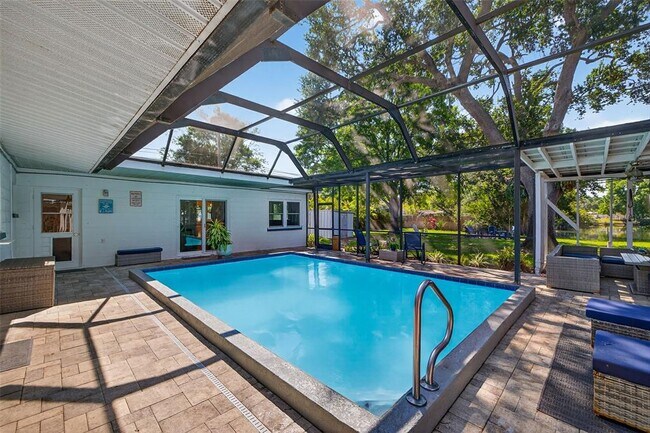 Building Photo - 1760 75th Ave N