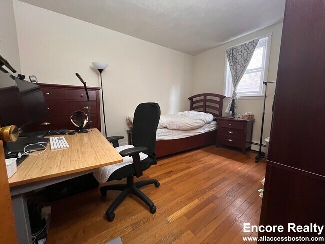 Building Photo - 312 Tappan St