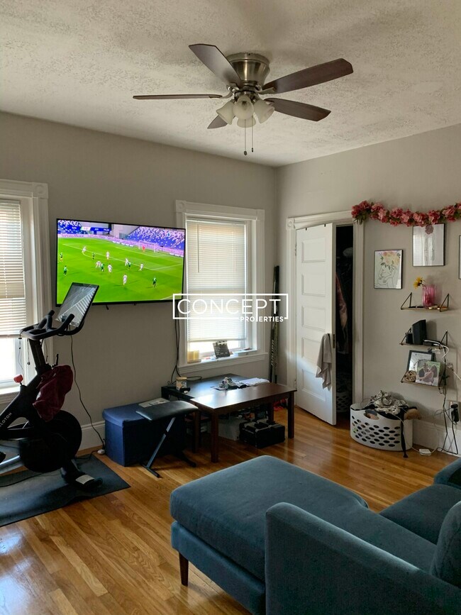 Building Photo - 900 Mass Ave. Unit 8CP