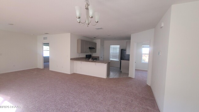 Building Photo - 550 Armoyan Wy