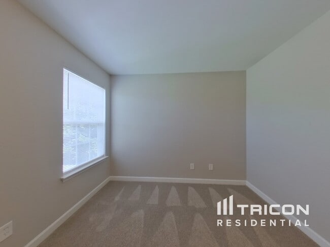 Building Photo - 506 Glencroft Dr