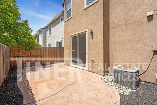 Building Photo - 2371 Snowberry Cir