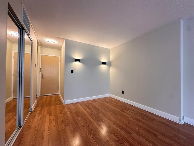 Building Photo - 1409 N Prospect Ave