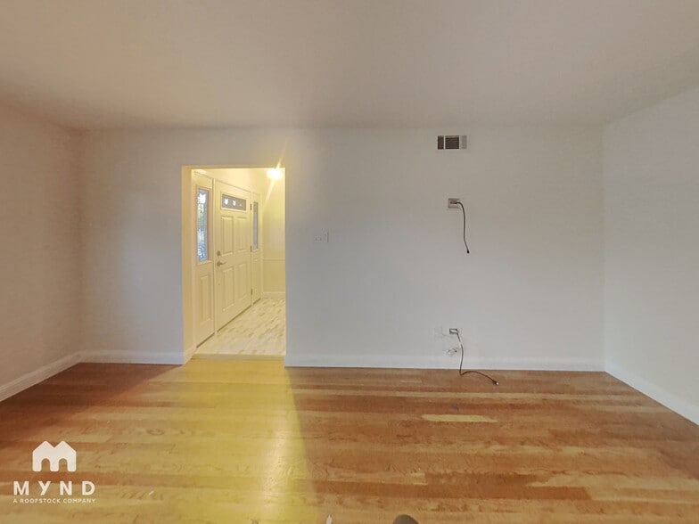 Building Photo - 3324 Longview Rd
