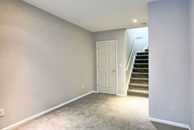 Building Photo - Absolutely Stunning 4 Bedroom Home in Mariana Butte