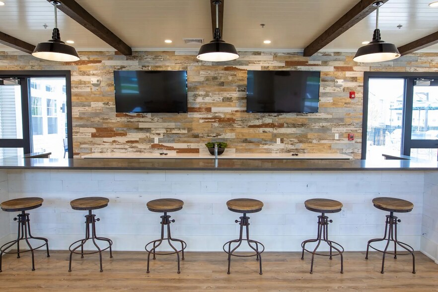 Building Photo - 2 Trl Run