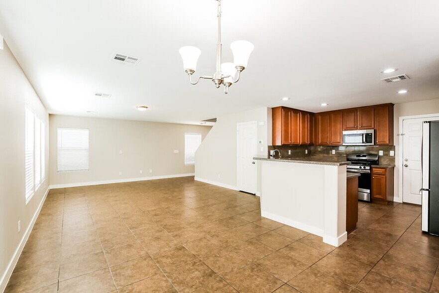 Building Photo - 25 Copper Pine Ave