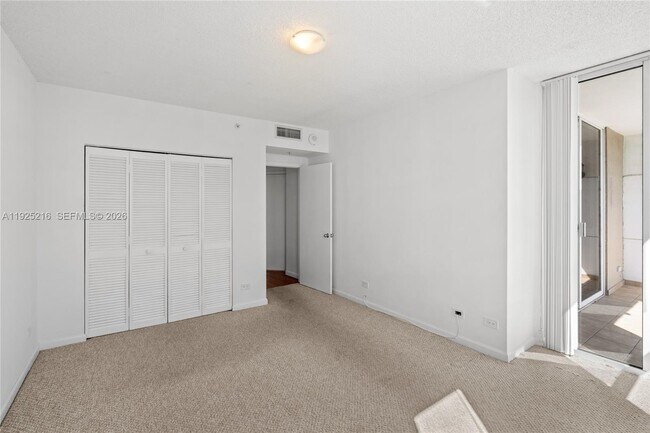 Building Photo - 701 Brickell Key Blvd